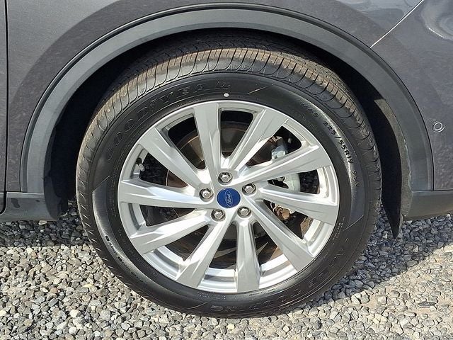 2022 Ford Escape Hybrid Titanium