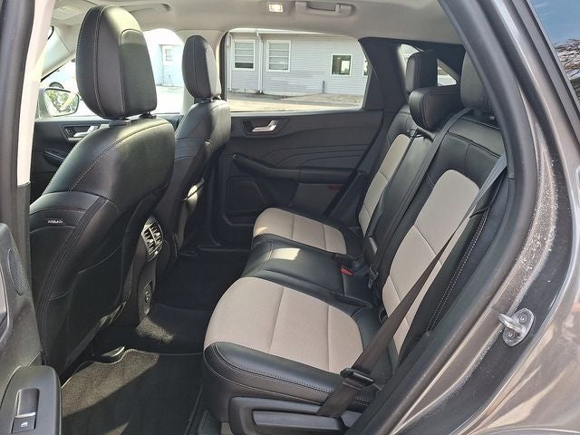 2022 Ford Escape Hybrid Titanium