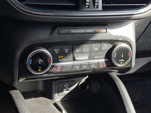 2022 Ford Escape Hybrid Titanium