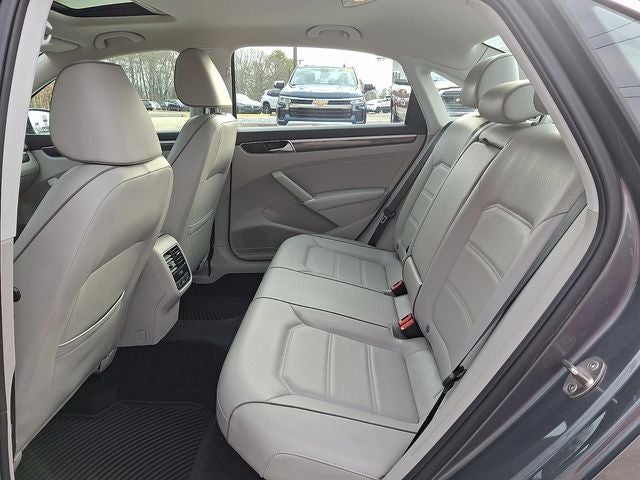 2018 Volkswagen Passat 2.0T SE w/Technology