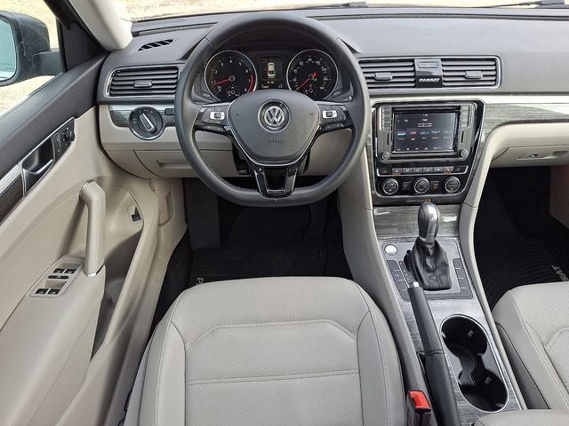 2018 Volkswagen Passat 2.0T SE w/Technology