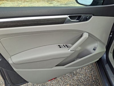 2018 Volkswagen Passat 2.0T SE w/Technology