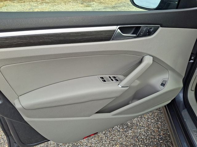 2018 Volkswagen Passat 2.0T SE w/Technology