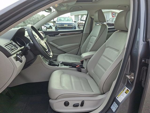 2018 Volkswagen Passat 2.0T SE w/Technology