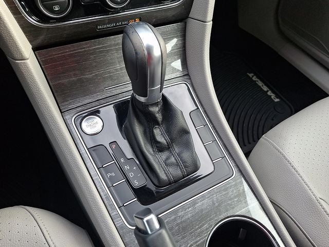 2018 Volkswagen Passat 2.0T SE w/Technology