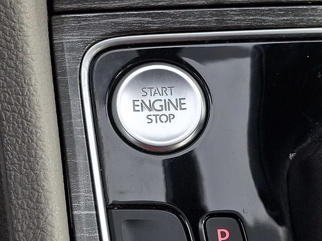 2018 Volkswagen Passat 2.0T SE w/Technology