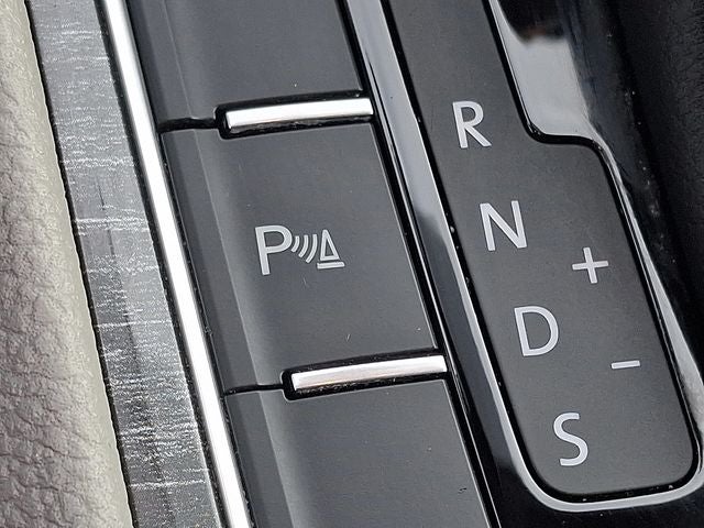 2018 Volkswagen Passat 2.0T SE w/Technology