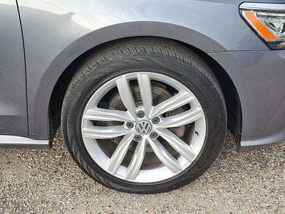 2018 Volkswagen Passat 2.0T SE w/Technology
