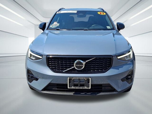 2023 Volvo XC40 B5 Plus Dark Theme
